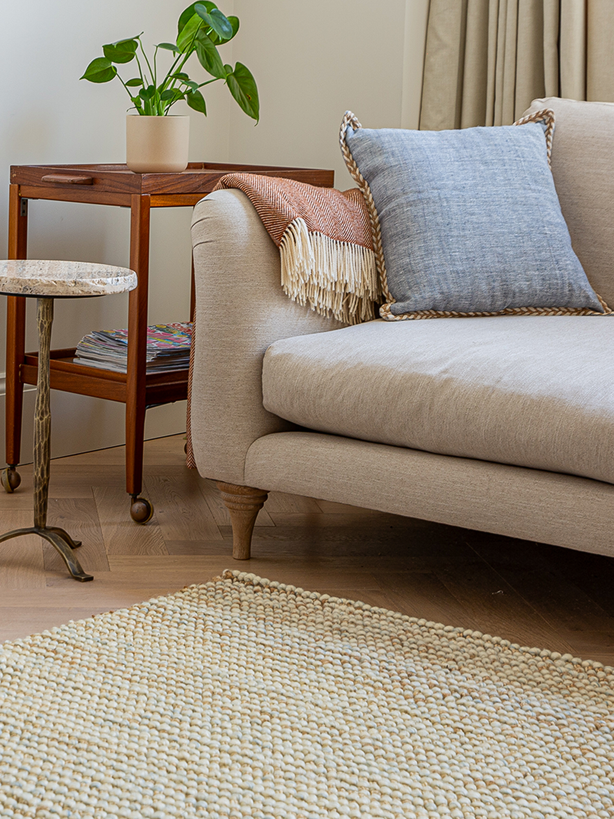 Beige wool-jute rug