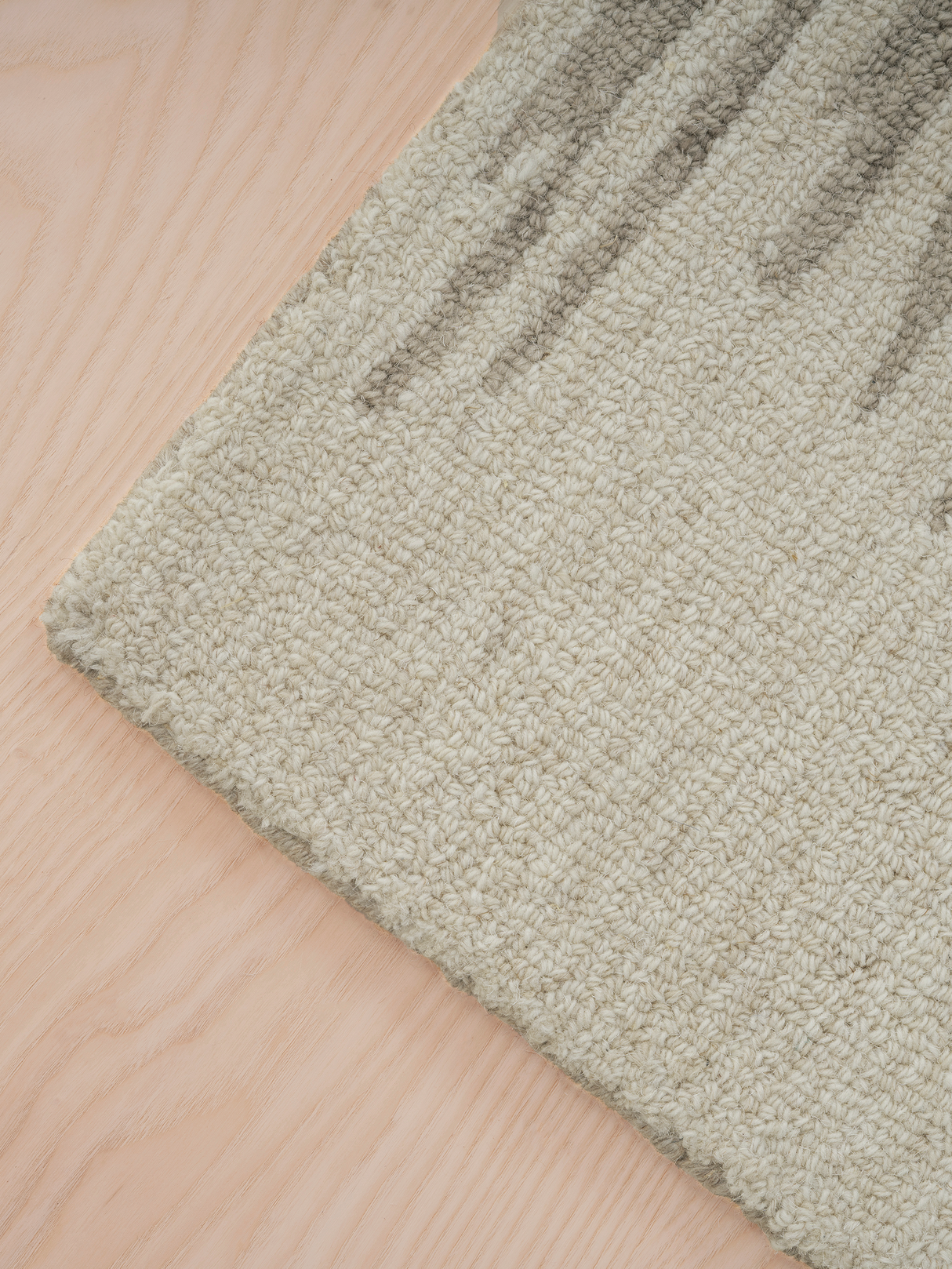 Stylish wool rug for the home
