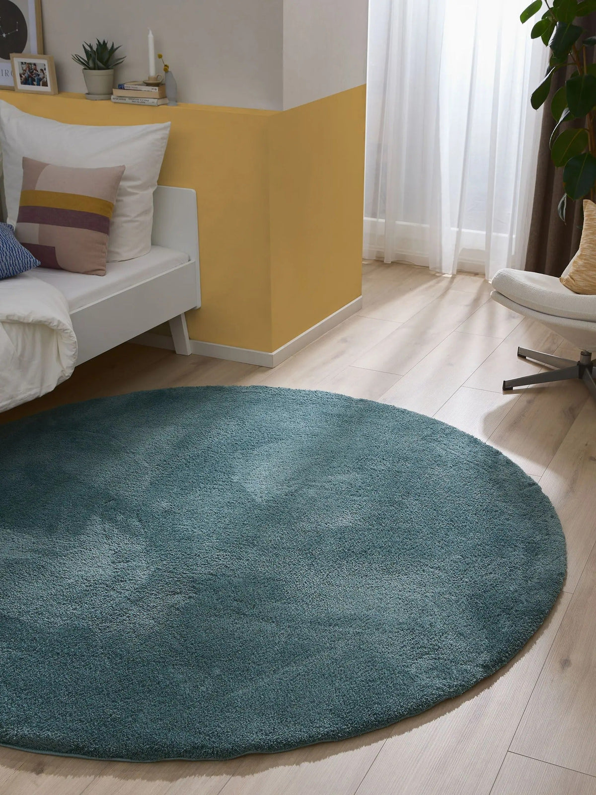Modern high-pile carpet